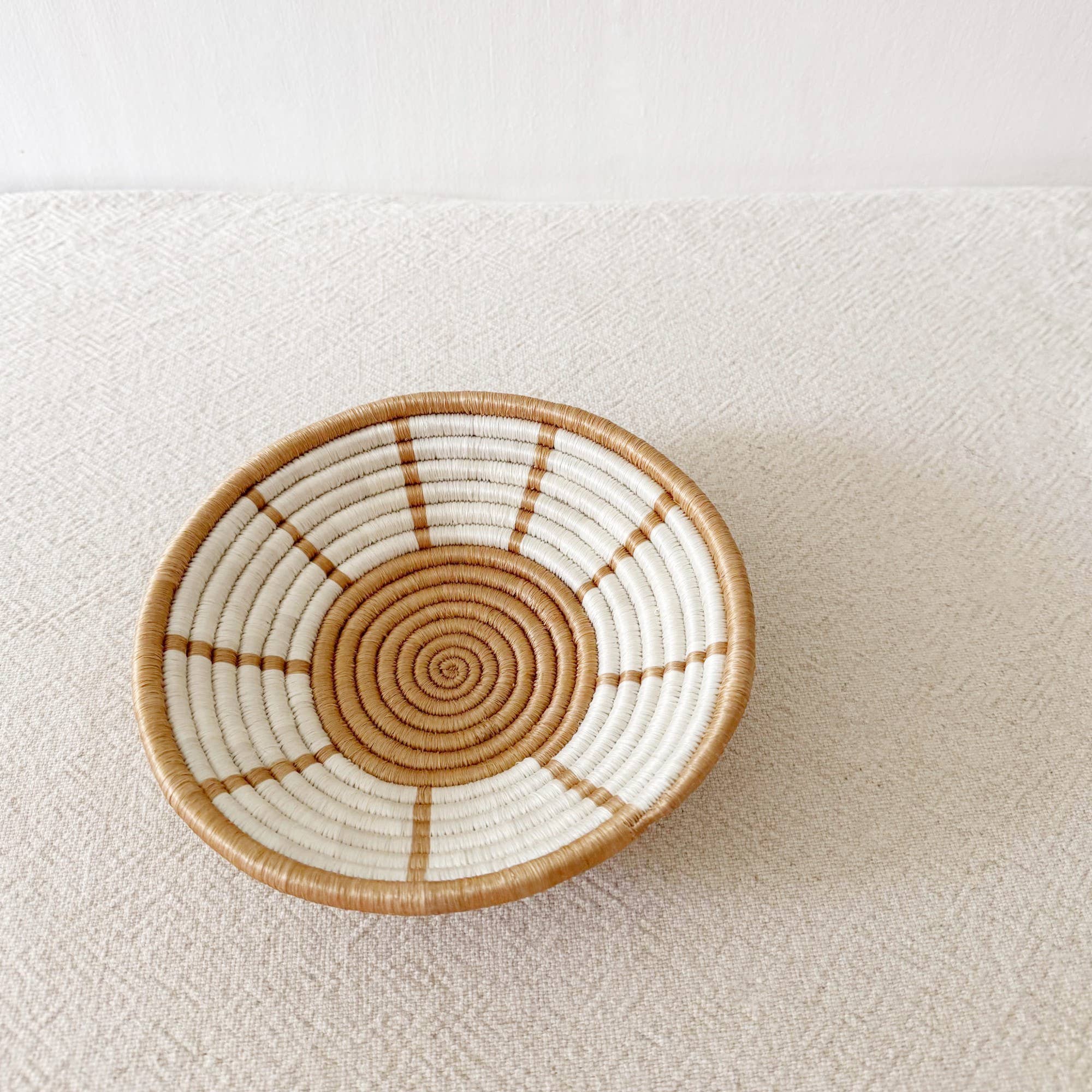 Handwoven Sisal Basket — Rwanda (8&quot;)