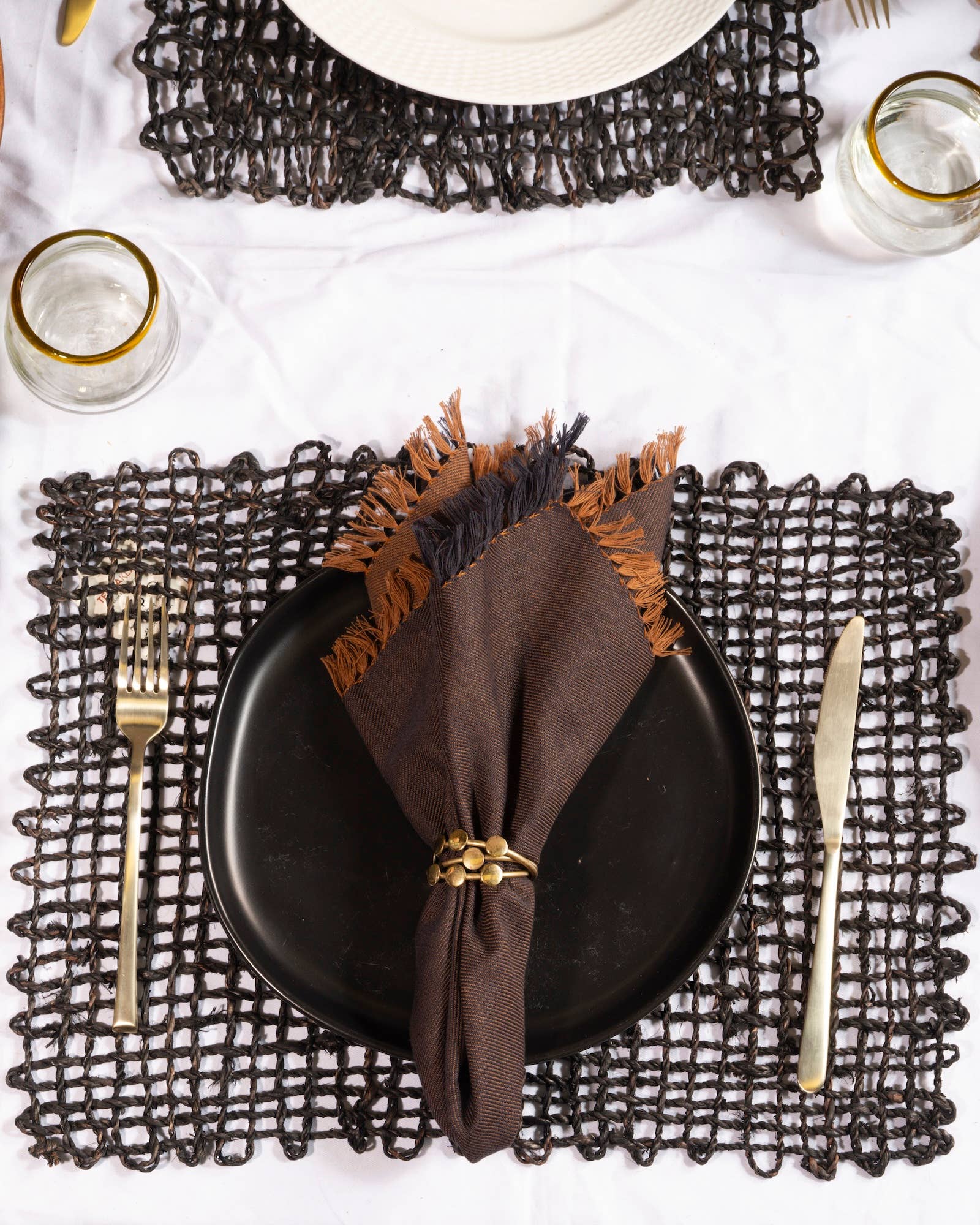 Reversible Fringe Cotton Dinner Napkins in Amber and Black