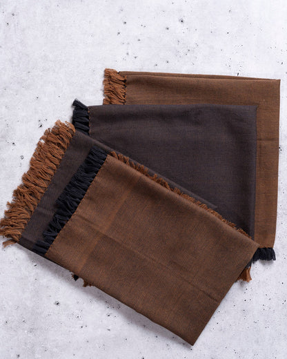 Reversible Fringe Cotton Dinner Napkins in Amber and Black