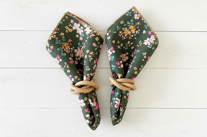Dancing flowers napkins with wood bangle rings